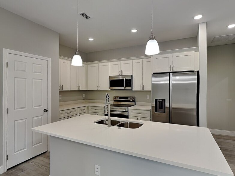 Building Photo - 8512 N Merrimac Way