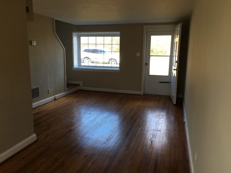 Sample unit - 811 Elizabeth Ave