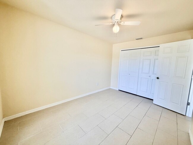 Building Photo - Like-New 3BR-2 Bath Duplex w/ Garage, Prime Cape Coral Location + Flexible Lease Options+Pet Frie...