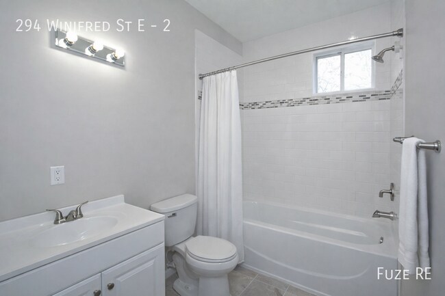 Building Photo - 294 Winifred St E