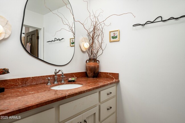 Building Photo - 5101 N Casa Blanca Dr