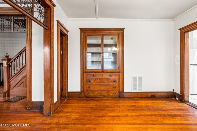 Building Photo - 50 Peters Pl