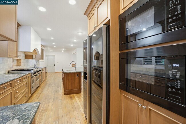Building Photo - 2561 Rolling Hills Ct