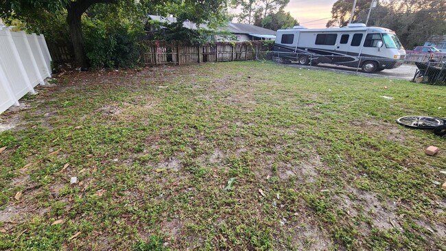 Building Photo - 404 NE 4th St