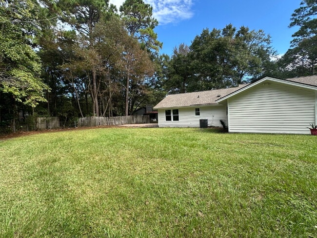 Building Photo - Completely Remodeled Ranch Style Home in the Heart of Downtown Bluffton and no HOA!