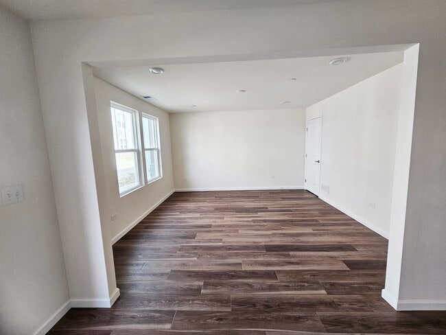 Building Photo - 6303 Sandbelt Dr