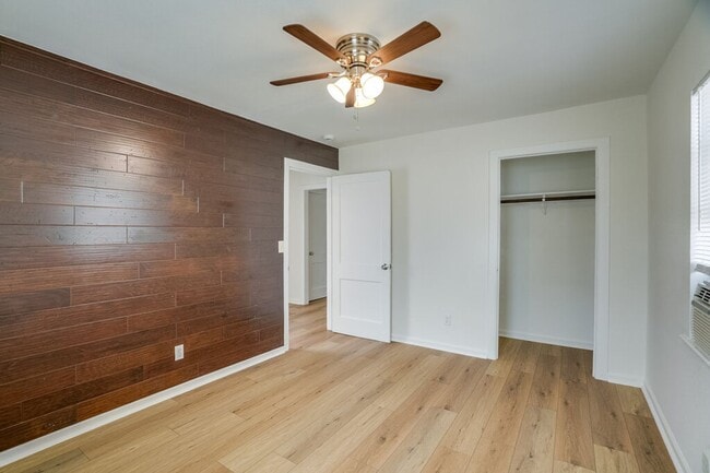 Building Photo - 2933 Moss St