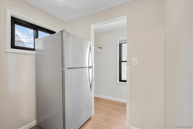 Building Photo - 60 W Harry Ave