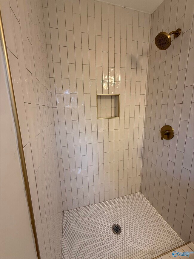 Building Photo - 1002 Parcus Rd SE