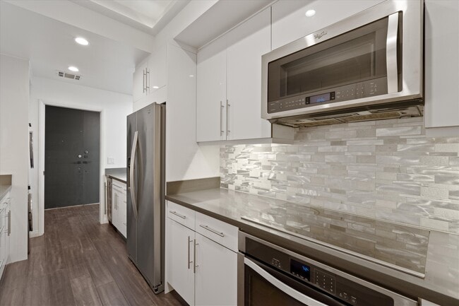 Building Photo - 2175 S Beverly Glen Blvd