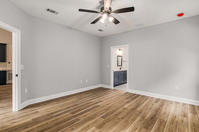 Building Photo - 7684 Old Hickory Dr