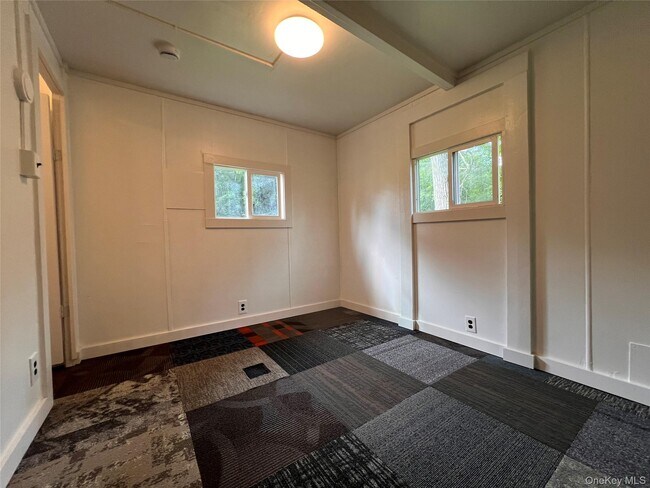 Building Photo - 70 Minnewaska Trail