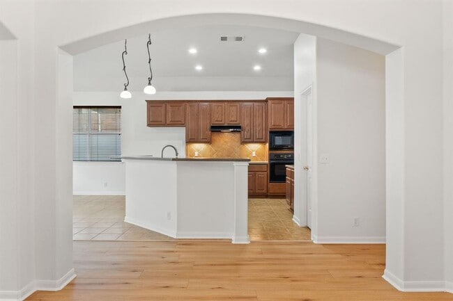 Building Photo - 209 Canterbury Dr