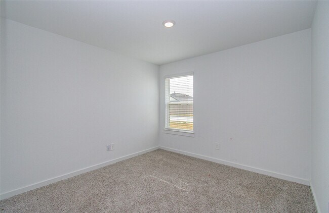 Building Photo - 8611 Shumard Oak Dr