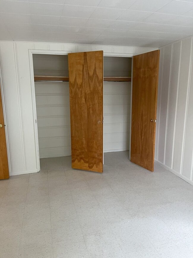 Building Photo - 1020 W Story St