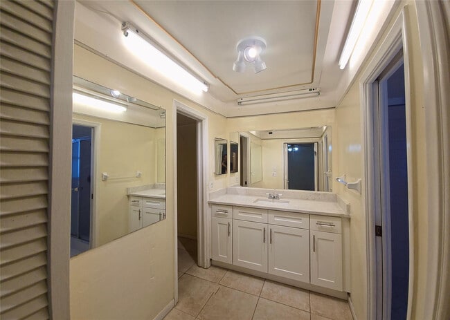 Building Photo - 7450 SW 15th St