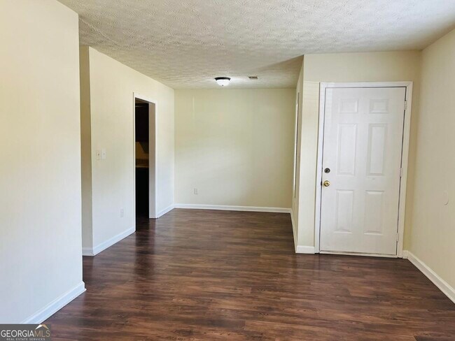 Building Photo - 165 Pine Terrace