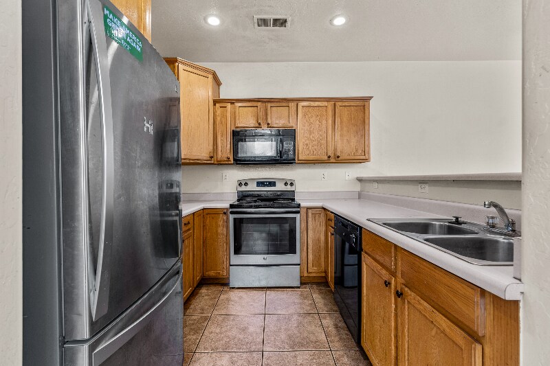 Building Photo - 1378 E Hatcher Dr