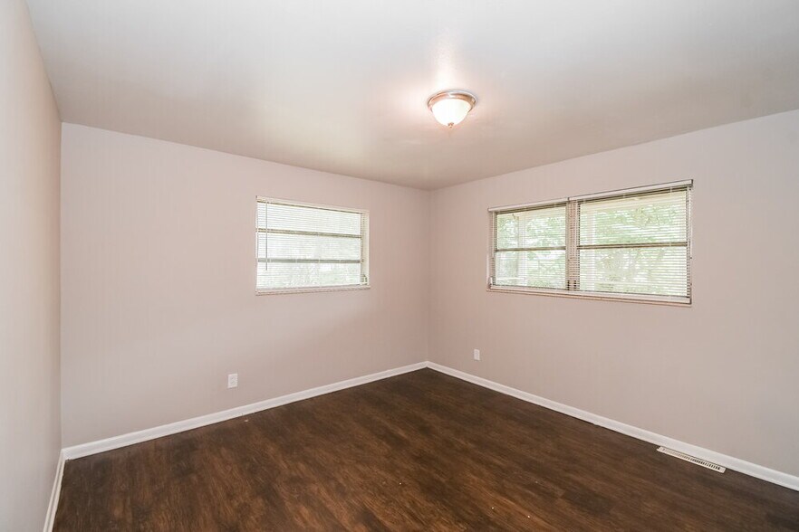 Building Photo - 4626 Castleton Dr
