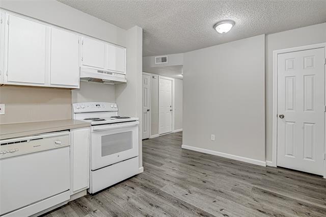 Building Photo - 844 NW Summercrest Blvd
