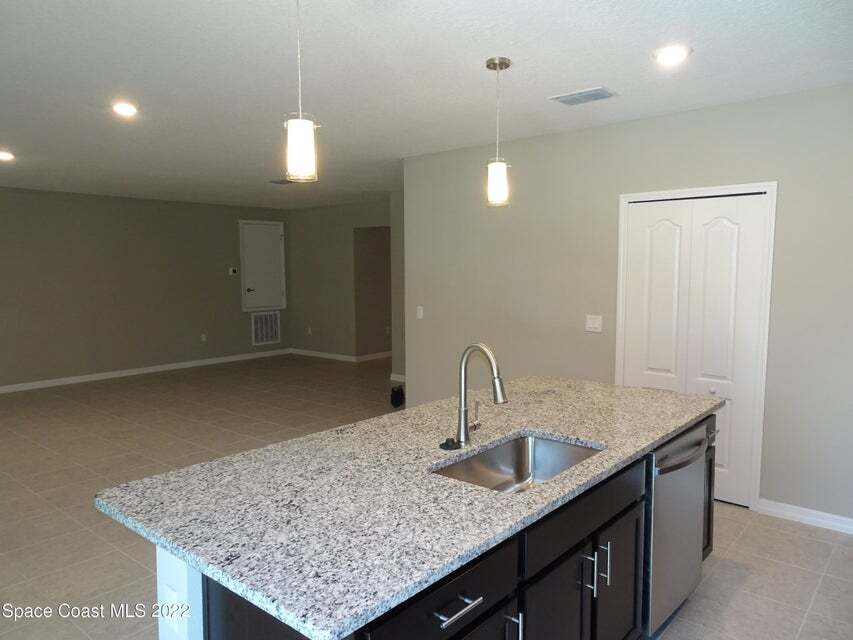 Open Floor Plan - 701 Avalon St SE