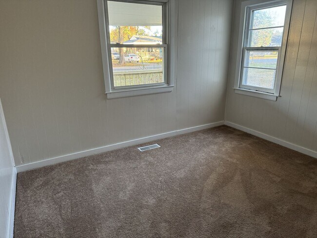 Building Photo - 117 Kenneth Blvd