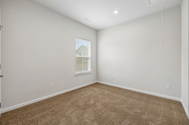 Building Photo - 308 Grassy Glen Dr
