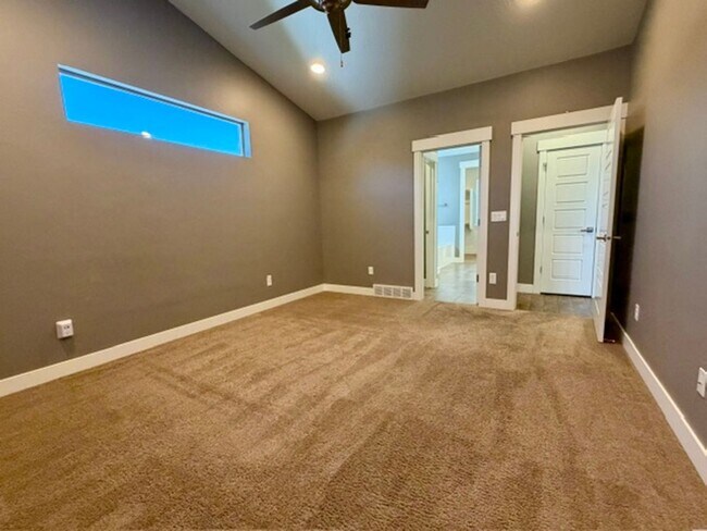 Building Photo - PRIMARY SUITE ON MAIN in a Beautiful Herriman House