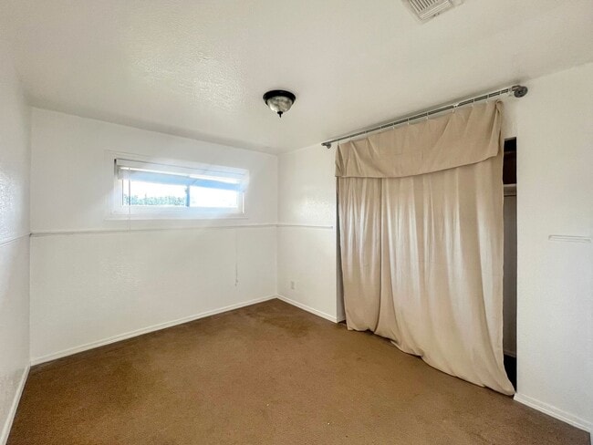 Building Photo - 1736 N Penasco Dr