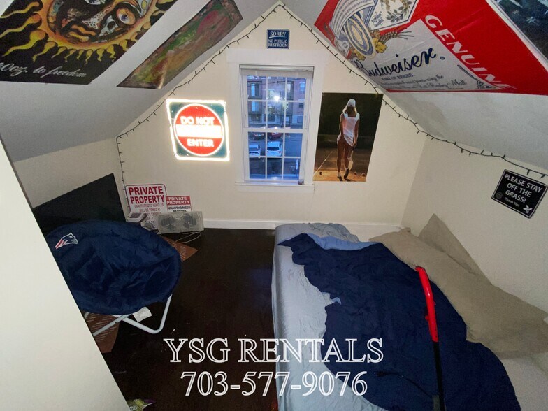 Building Photo - 27 Wait St