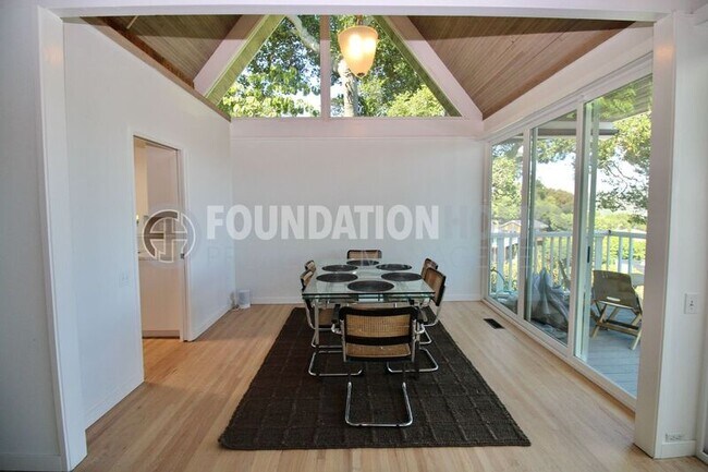 Building Photo - 9 Fern Ave