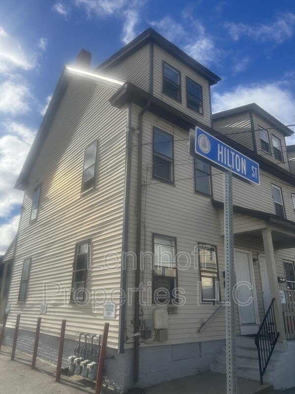 Building Photo - 31 Hilton St