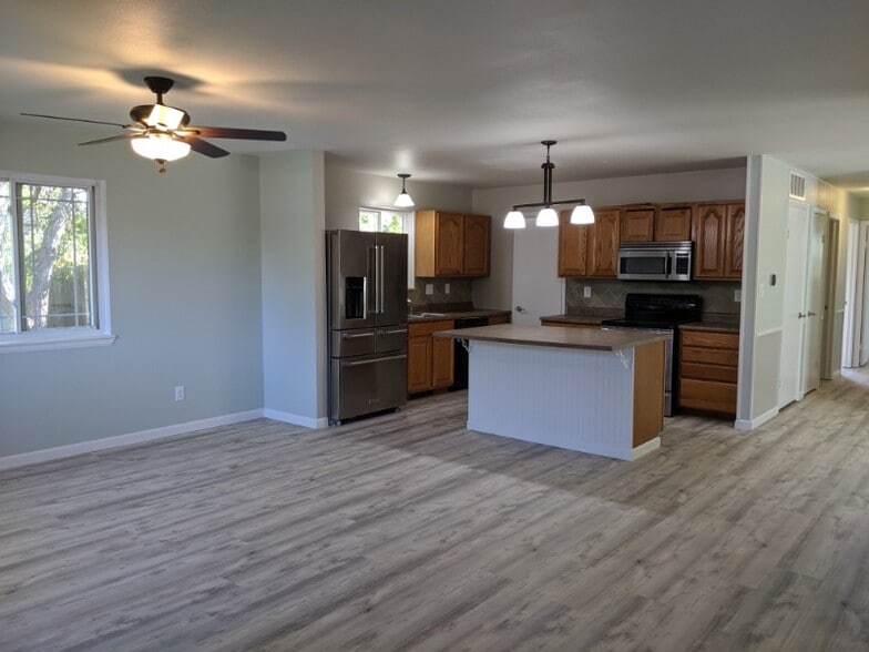 Building Photo - 6405 Orbit Way