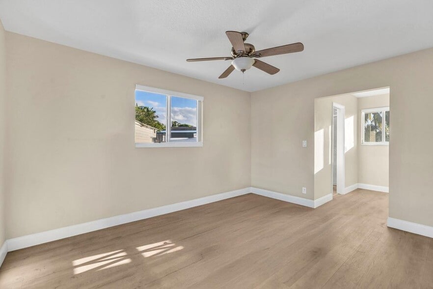 Building Photo - 290 NW 65th Ave