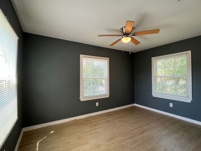 Building Photo - Ready for move in