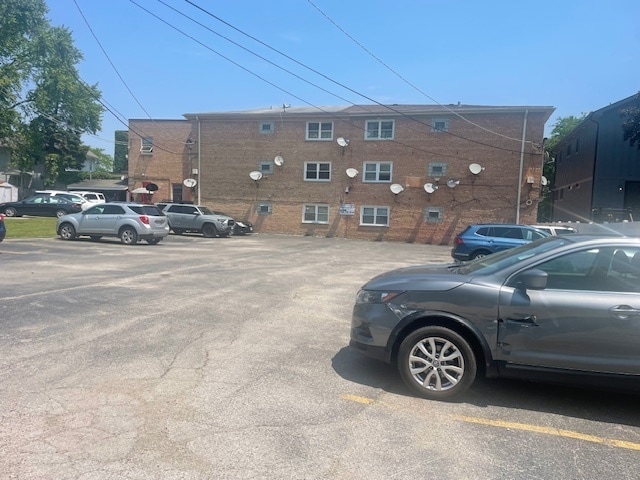 Building Photo - 6022 N Avondale Ave