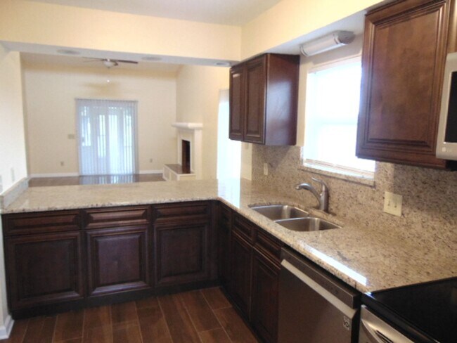 Building Photo - Venetian Villa 2 Bedroom 2 Bath 2 Car Garage w/Waterview!