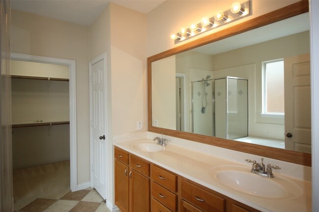 Building Photo - 7031 Thistlewood Park Ct