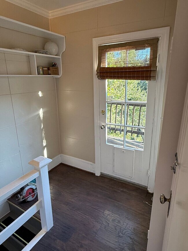 Building Photo - Great 2 Bedroom Rental Home in Crocker Highland District