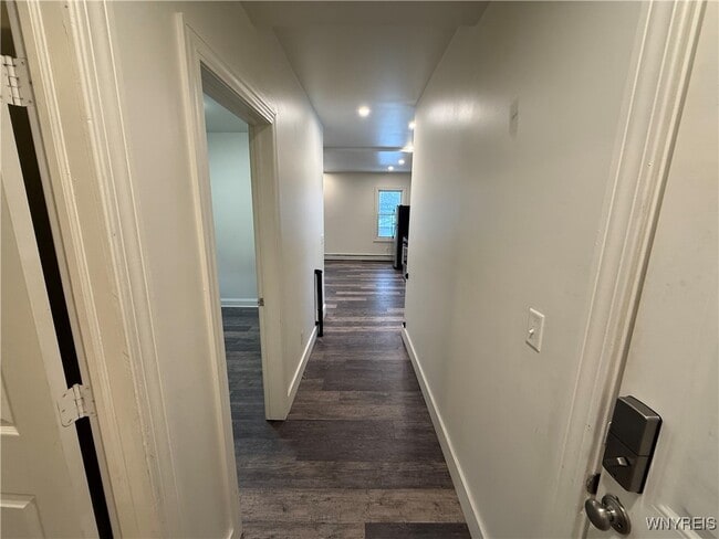 Building Photo - 193 Vermont St