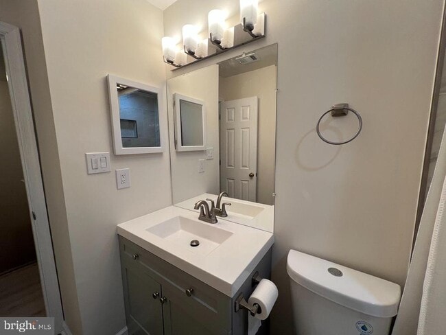 Building Photo - 8922 Royal Astor Way