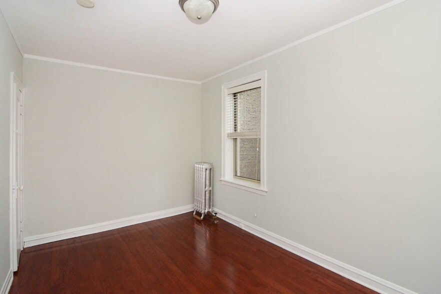 Building Photo - 549.5 W Surf St