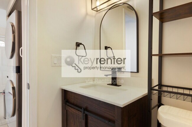 Building Photo - 1833 Clearbrooke Dr