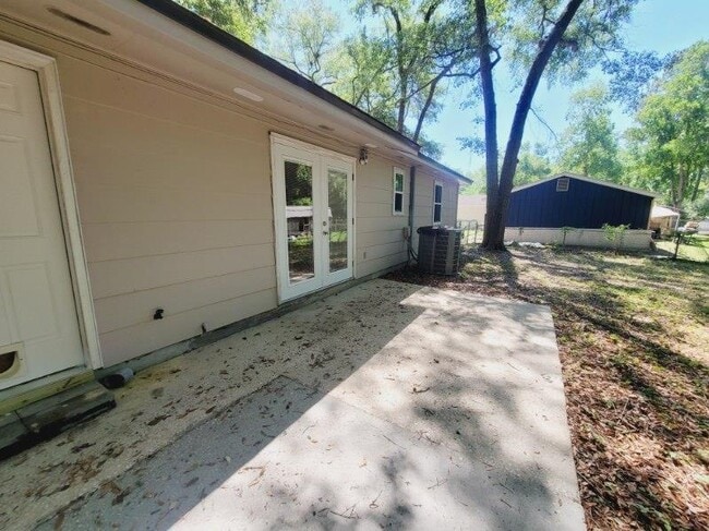 Building Photo - 5680 Doonesbury Way