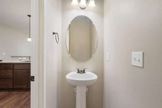 Building Photo - Beautiful  Home Great Location