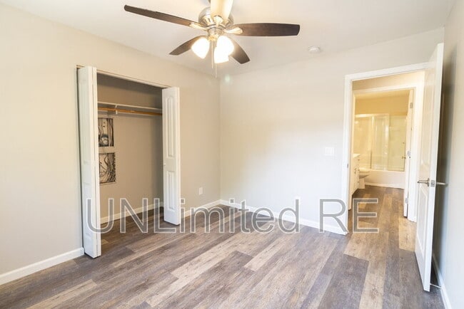 Building Photo - 216 E Zuni Dr