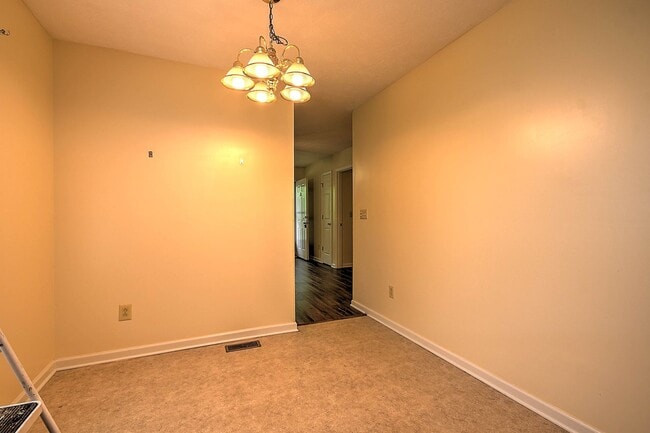 Building Photo - 303 Moorland Dr