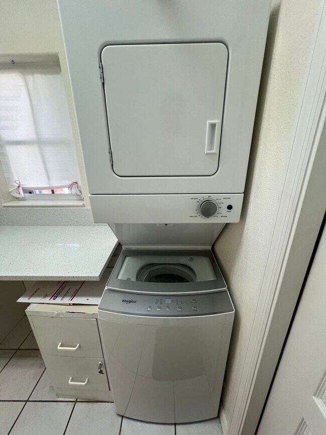 Building Photo - $2,095 ** AVAIL 9/1/25 ** LAKE SUZY ** 3 Bed / 2 Bath, Single Family Home with Lake View