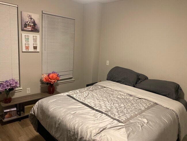 Building Photo - 500 S Center St