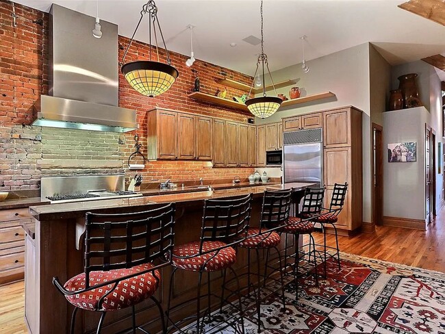 Building Photo - Available November 12